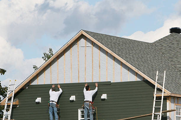 Professional Siding Installation technician working in Corinth, KY